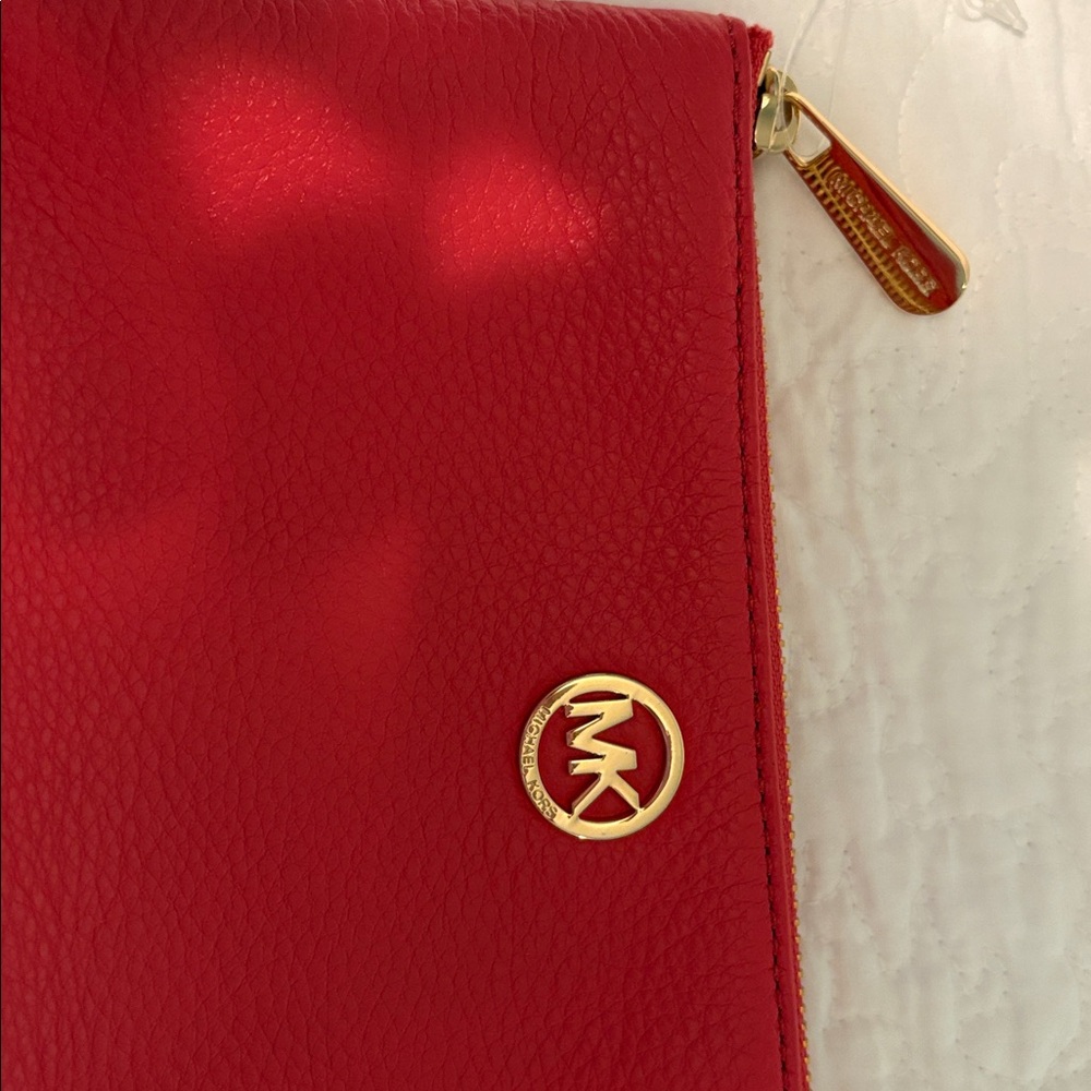 Genuine Michael Kors pink cosmetic bag with gold zipper and branding. - Picture 5 of 5